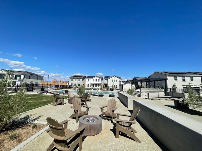 Building Photo - $2,295 + $100 Solar, Copper Ave. & Willow,...