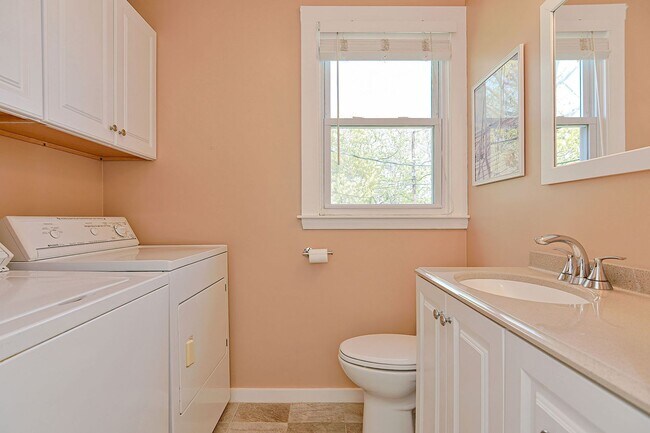 Building Photo - WINTER RENTAL: Two Beaches Cottage