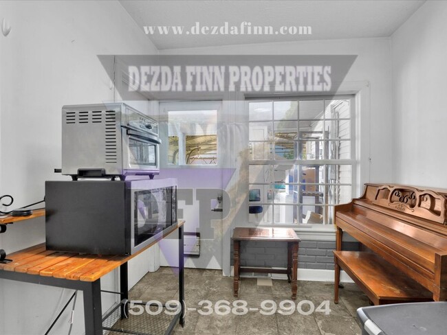 Building Photo - Northside 3Bed, 1Bath Vintage Bungalow