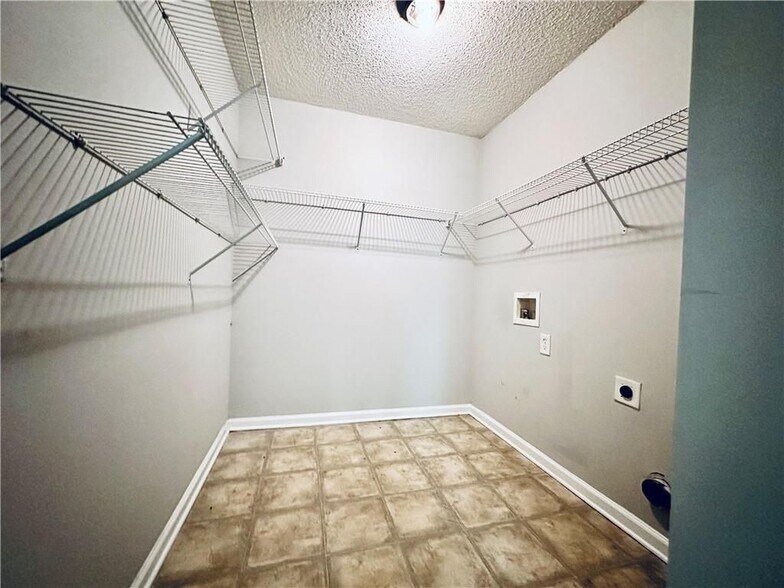 Building Photo - 771 Moss Side Dr
