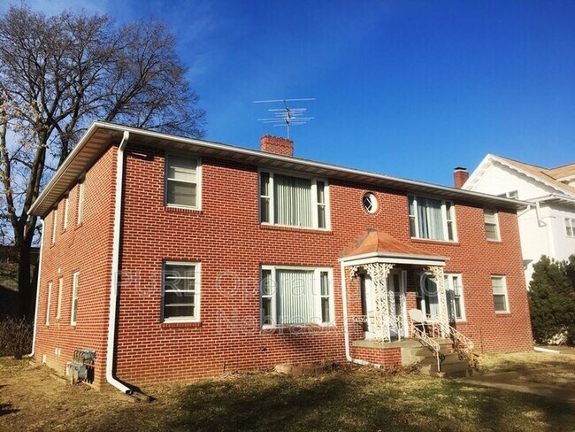 Building Photo - 210 N 32nd Ave