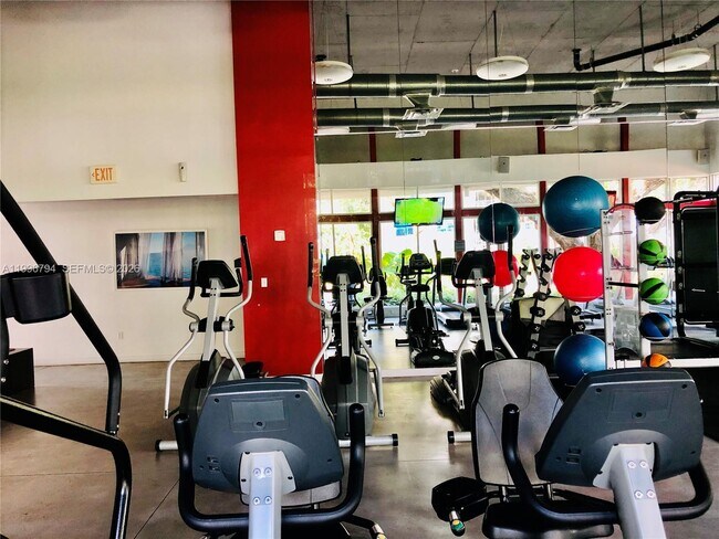 Building Photo - 650 NE 64th St