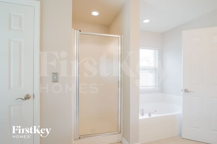Building Photo - 217 Cezanne Cir
