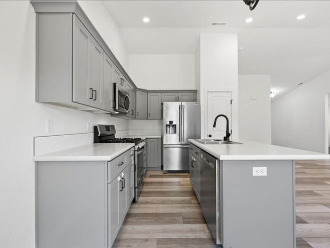 Building Photo - 1016 S Blueberry Pl