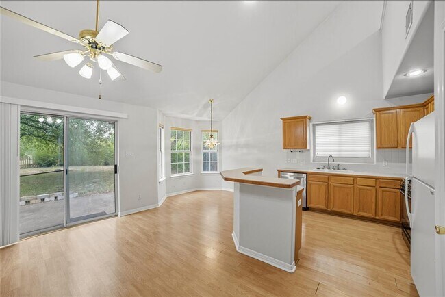 Building Photo - 1911 Cedar Bend Dr