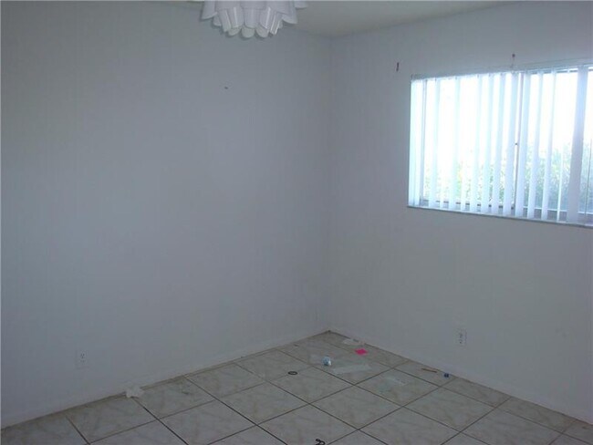Building Photo - 2226 N Cypress Bend Dr
