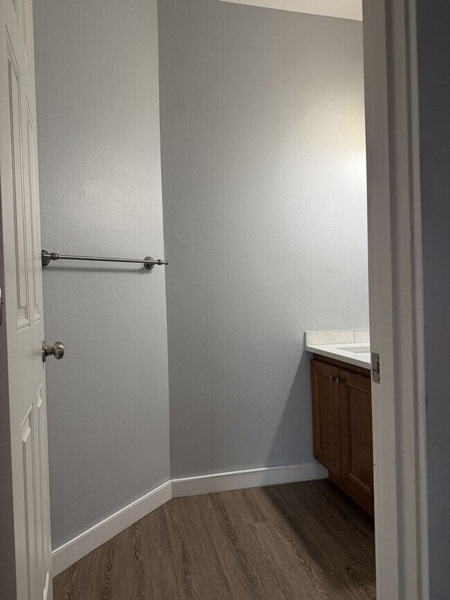 Building Photo - Spacious 3 Bed/2.5 Bath Federal Way Home.