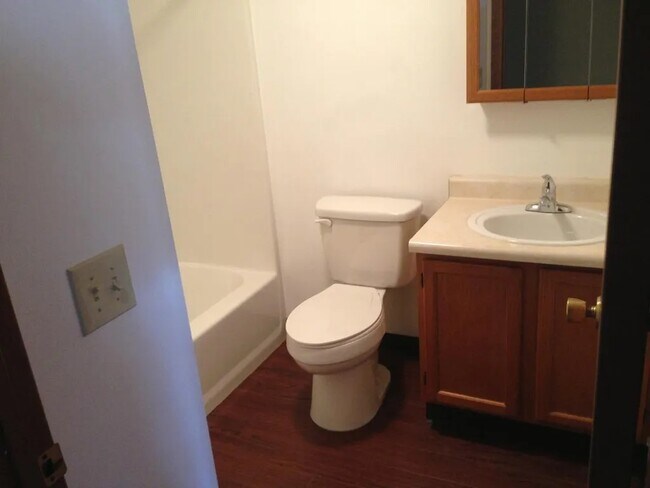 Building Photo - Walnut Manor Apartments