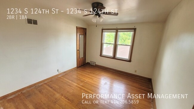 Building Photo - Charming 2-Bedroom Duplex in West Allis