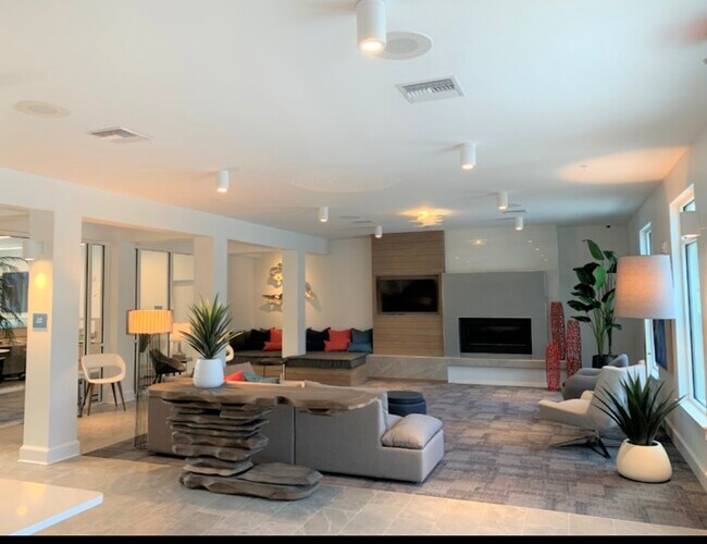 Building Photo - 5825 Coastal Pointe Dr
