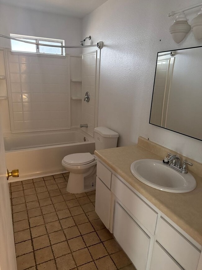 Building Photo - Vogt-1519 St. James