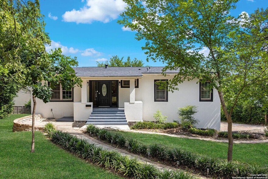 Building Photo - 123 E Brandon