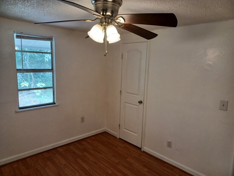 Building Photo - 20704 Caboose Dr