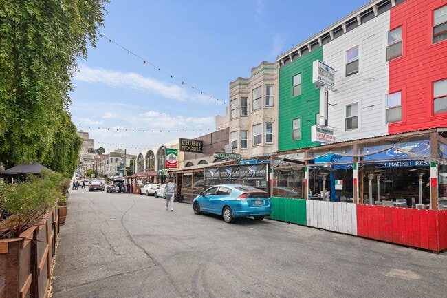 Building Photo - 546 Green St