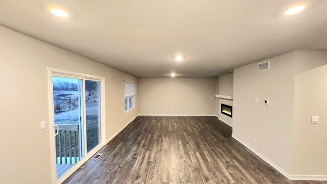 Building Photo - Modern 4BR Home Near Great Western Bike Trail | West Des Moines