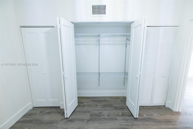 Building Photo - 3401 SW 17th St