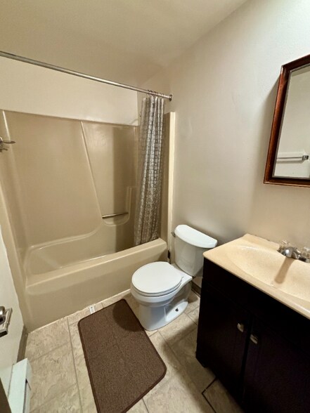 Building Photo - 21-25 Barton Ct