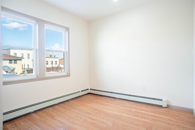 Building Photo - 428 69th St