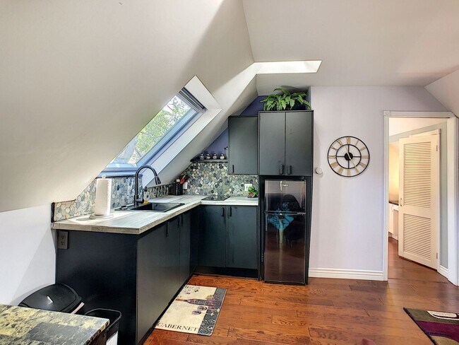 Building Photo - Sherman St- JK