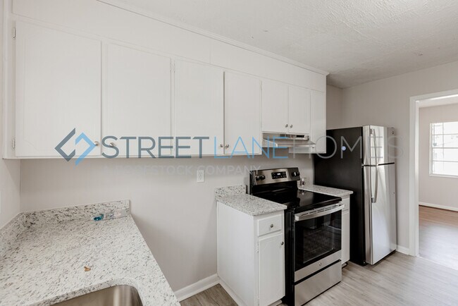 Building Photo - Charming 3 Bedroom in Birmingham!