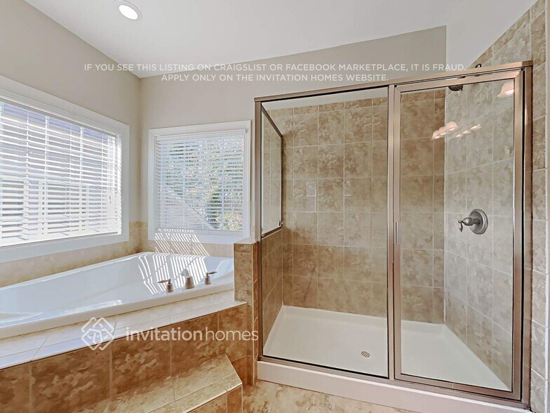 Building Photo - 8426 Fairlight Dr