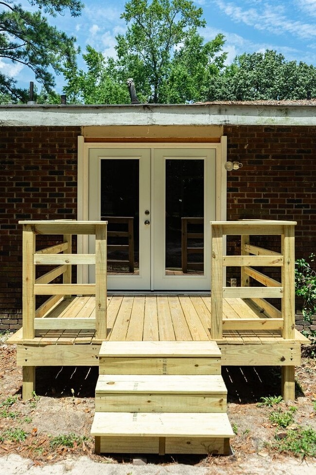 Building Photo - 3336 Oakridge Dr