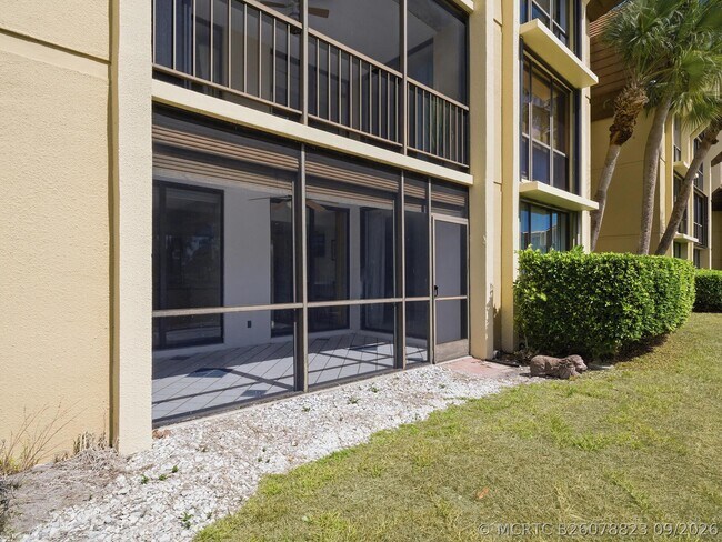 Building Photo - 5390 Woodland Lakes Dr