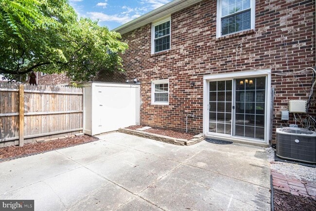 Building Photo - 8323 Kingsgate Rd