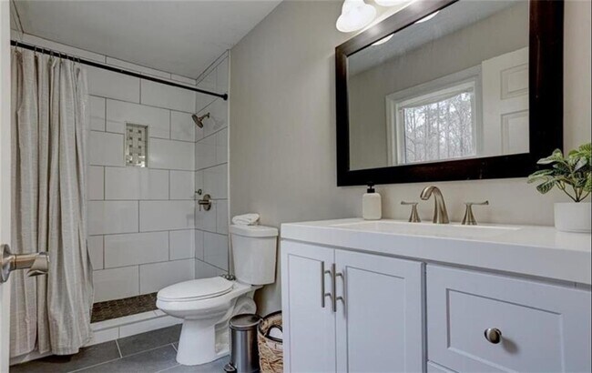 Building Photo - 1201 Holly Hills Dr SW