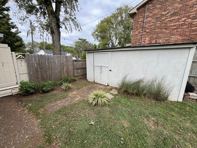 Building Photo - 4803 Magnolia Pl