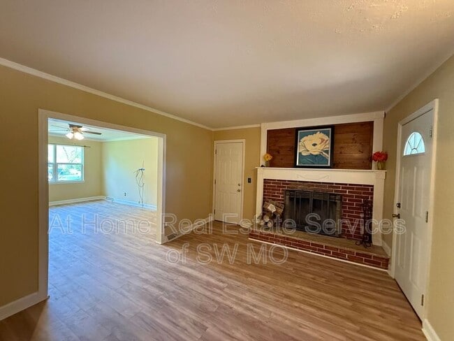 Building Photo - 516 E Stanford St