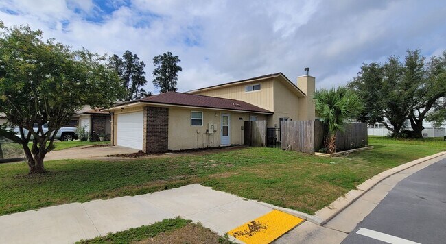 Building Photo - Venetian Villa 2 Bedroom 2 Bath 2 Car Garage w/Waterview!