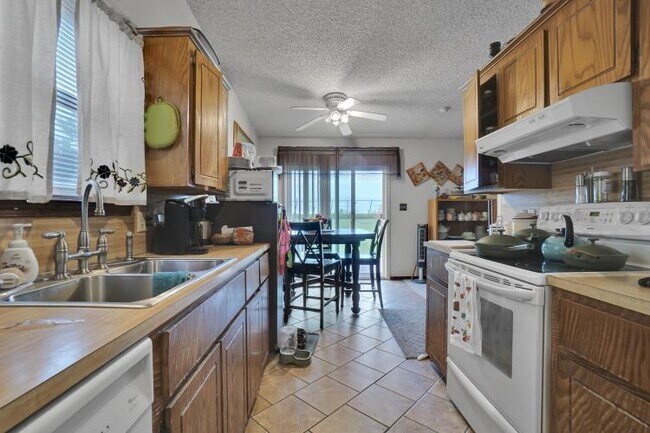 Building Photo - 922 SW 60th St