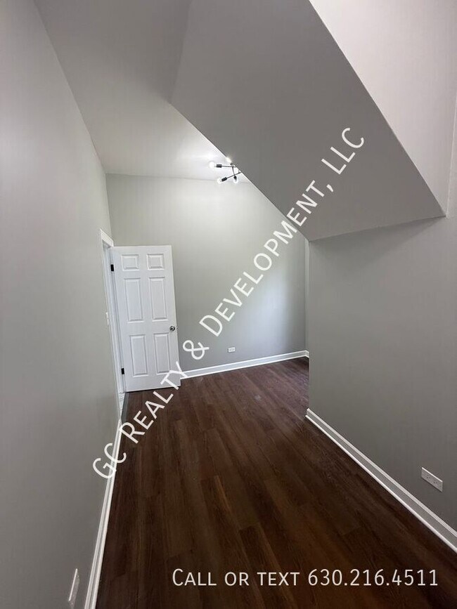Building Photo - 7230 S Perry Ave
