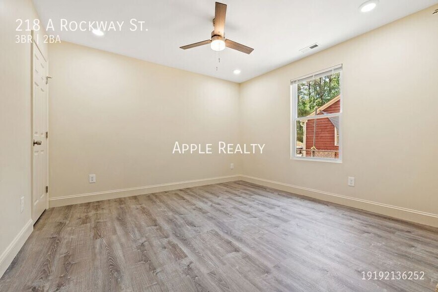 Building Photo - 218 W Rockway St