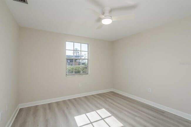 Building Photo - 4229 Stratford Dr