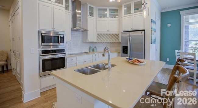 Building Photo - 16408 Holly Crest Ln