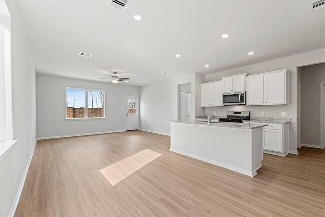 Building Photo - 10811 Hickory Ln