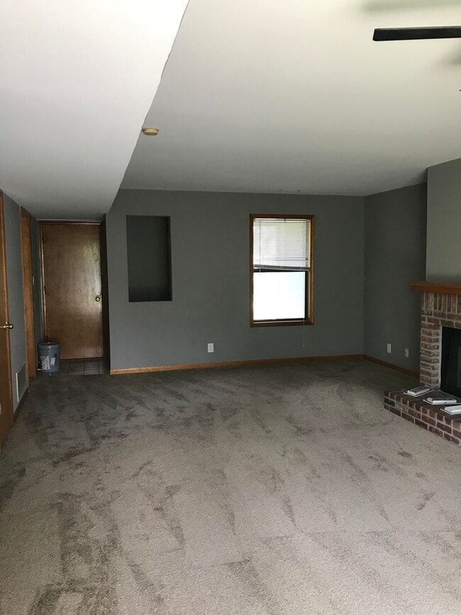 Building Photo - 900 Christie Ct