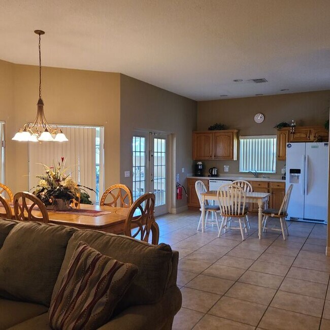 Building Photo - 4BD 4.5 BA Fully furnished home available ...