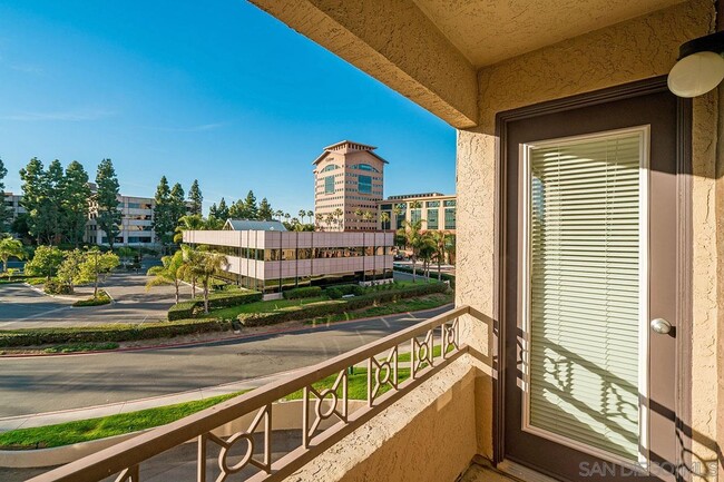 Building Photo - 3550 Lebon Dr
