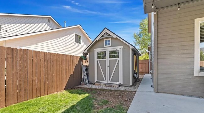 Building Photo - This home has it all!