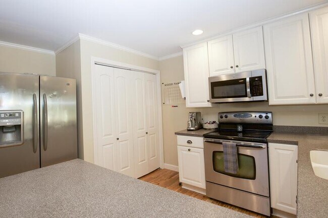 Building Photo - 209 Selkirk Trail