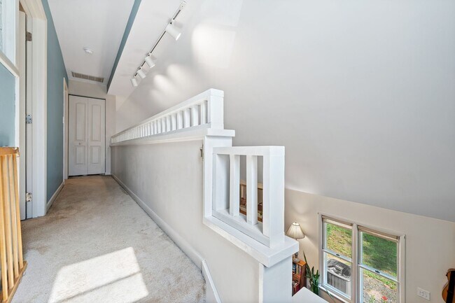 Building Photo - Charming 3br 2ba Saltbox Home in Peaceful,...