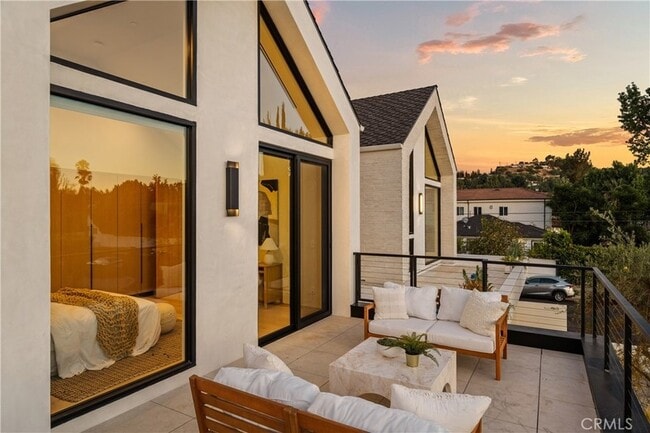 Building Photo - 5006 Enfield Ave