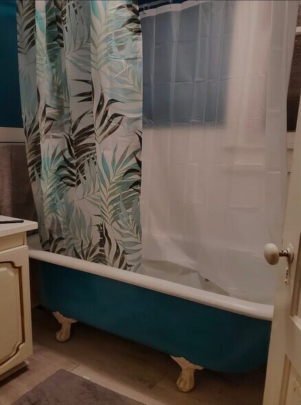 Claw foot tub with a shower - 38 N 3rd St