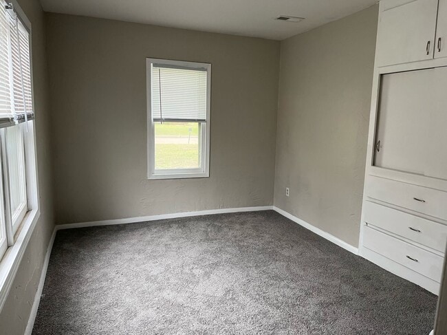 Building Photo - Coming Soon! West side home with 3 Beds/1.5 Baths & 2 car garage!