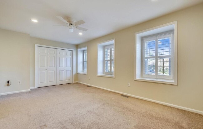 Building Photo - Fabulous 3BR/3.5BA Potomac Townhome, in In...