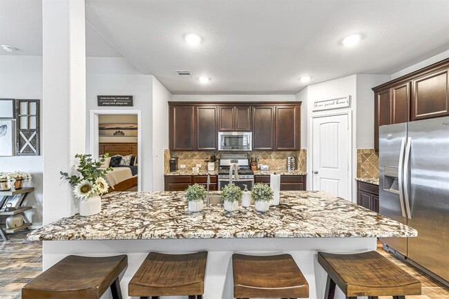 Building Photo - 24622 Royal Pike Dr