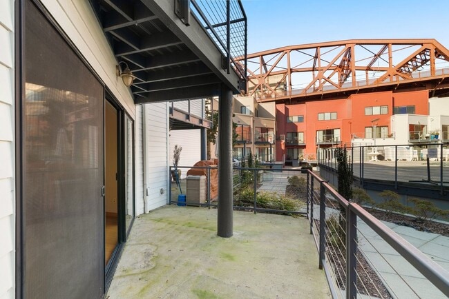 Building Photo - McCormick Pier - 1 bed/1 bath w/new paint/...